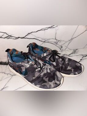 Nike Women's Roshe One Black/Grey Camo 599432-040 Running Shoes Size 9 US